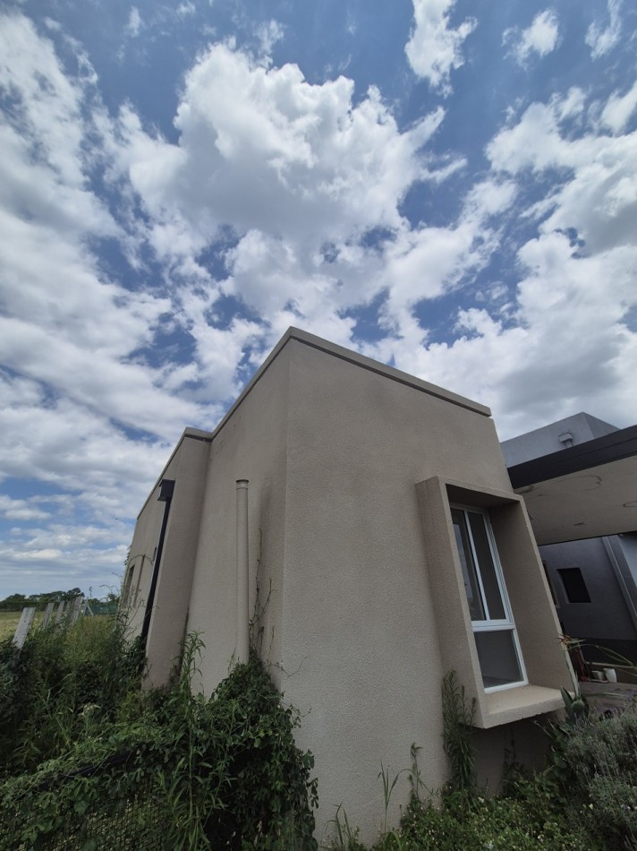 CASA APTA CREDITO 3 DORMITORIOS EN COUNTRY PRADERAS DEL NOGAL EN LOS NOGALES