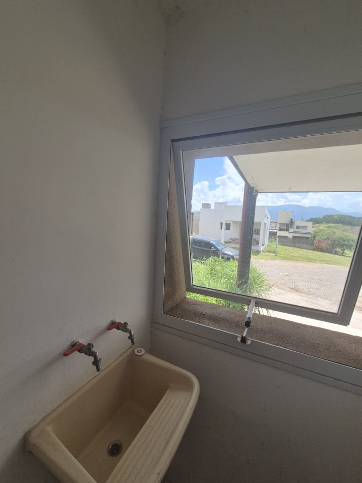 CASA APTA CREDITO 3 DORMITORIOS EN COUNTRY PRADERAS DEL NOGAL EN LOS NOGALES