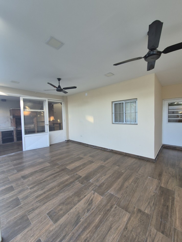 CASA DE 4 DORMITORIOS CON PILETA EN CRISOSTOMO 2700 APTA CREDITO