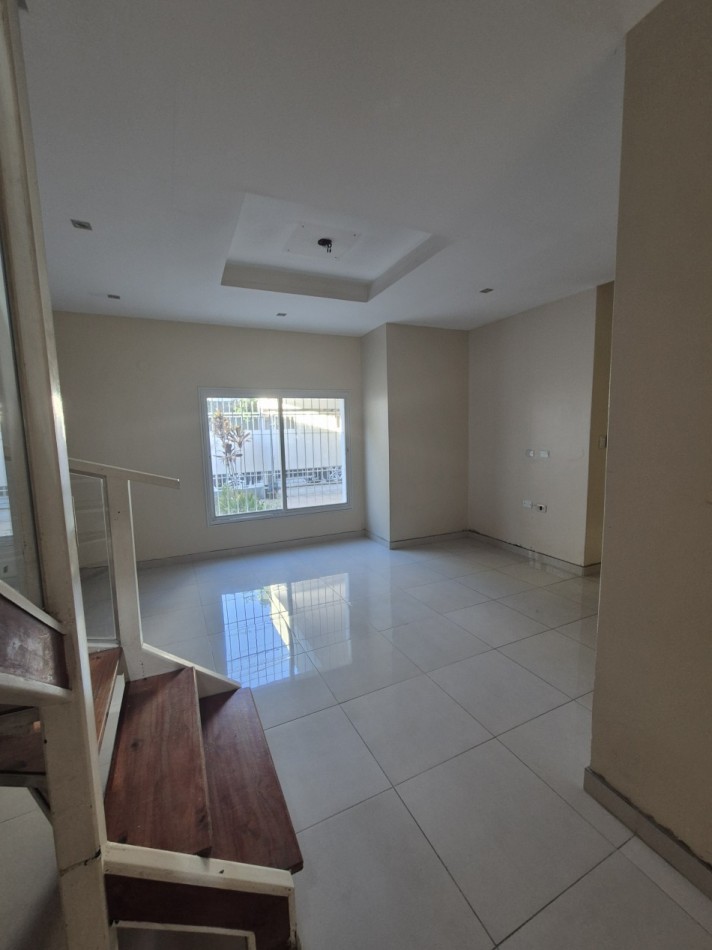 CASA DE 4 DORMITORIOS CON PILETA EN CRISOSTOMO 2700 APTA CREDITO