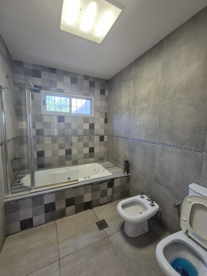 CASA DE 4 DORMITORIOS CON PILETA EN CRISOSTOMO 2700 APTA CREDITO