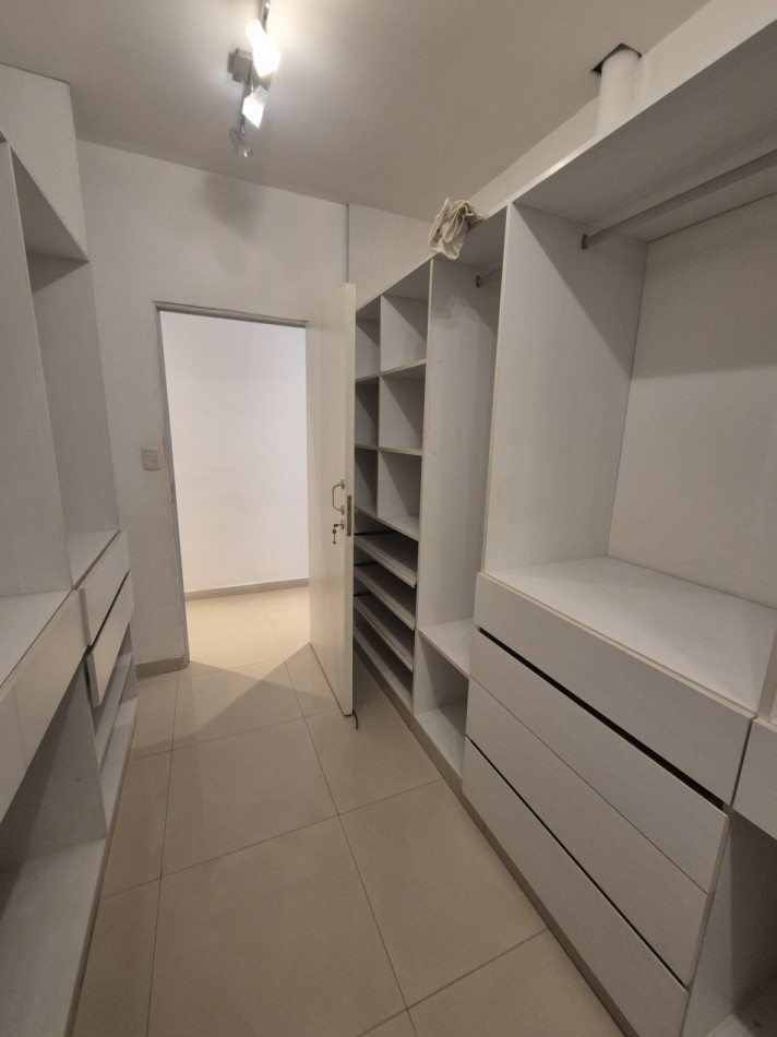 CASA DE 4 DORMITORIOS CON PILETA EN CRISOSTOMO 2700 APTA CREDITO