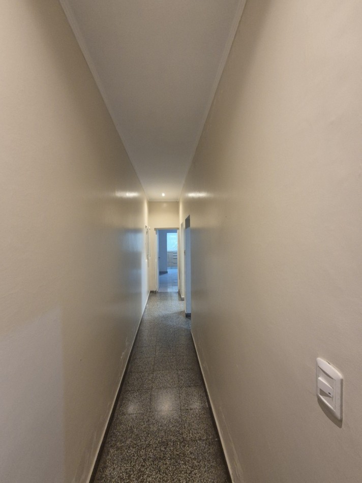 CASA DE 4 DORMITORIOS CON PILETA EN CRISOSTOMO 2700 APTA CREDITO