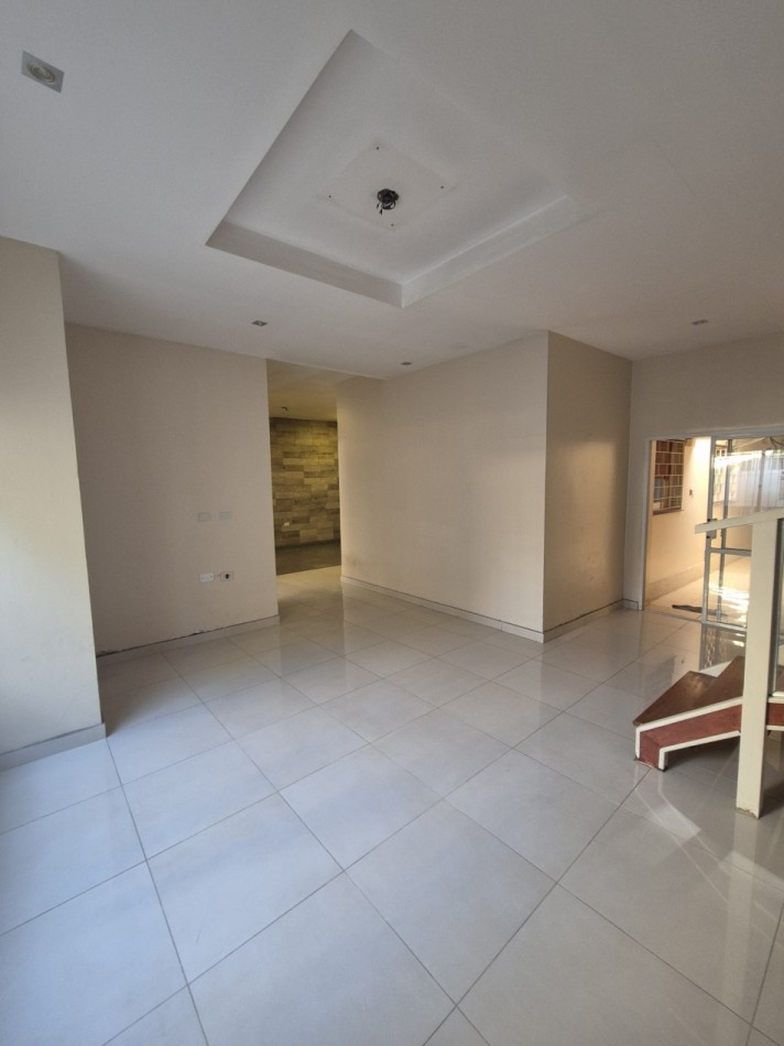 CASA DE 4 DORMITORIOS CON PILETA EN CRISOSTOMO 2700 APTA CREDITO