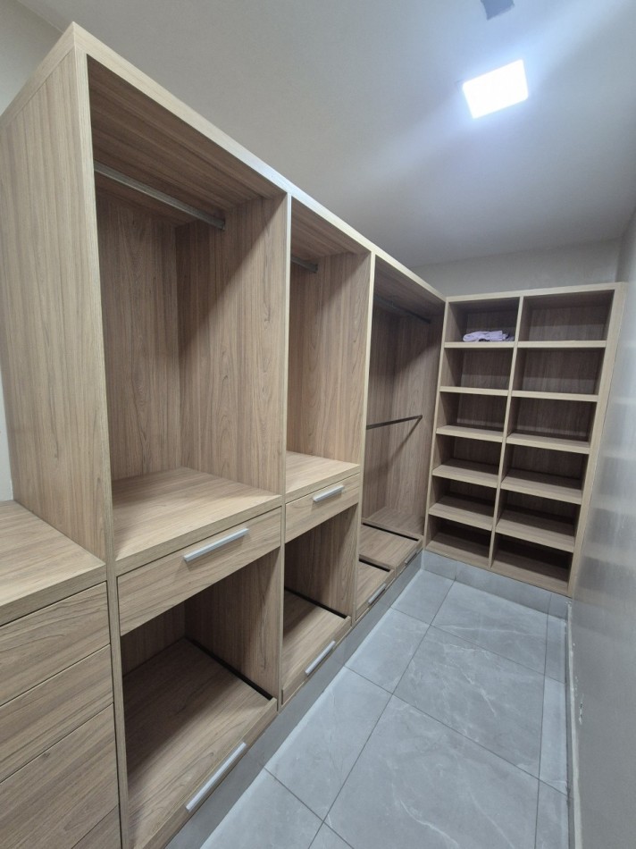 CASA DE 4 DORMITORIOS CON PILETA EN CRISOSTOMO 2700 APTA CREDITO