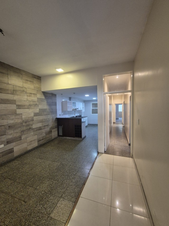 CASA DE 4 DORMITORIOS CON PILETA EN CRISOSTOMO 2700 APTA CREDITO