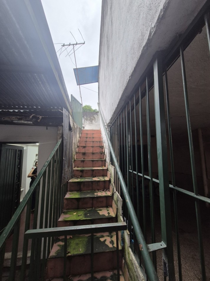 CASA DE TRES DORMITORIOS EN BARRIO ZENON SANTILLAN ALTURA CHILE AL 3100 APTA CREDITO 