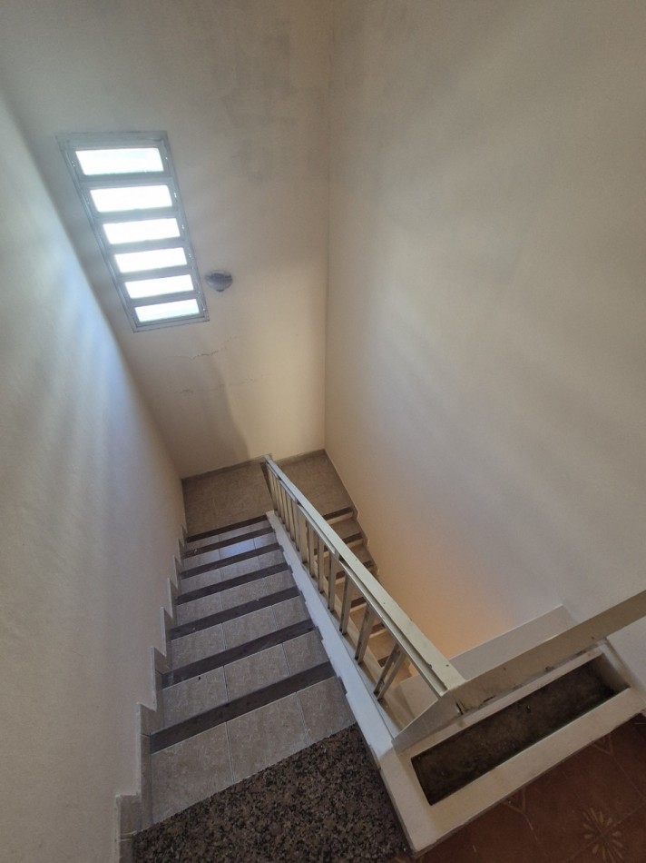 CASA DE TRES DORMITORIOS CON DEPOSITO EN BARRIO VIAMONTE PASAJE MONSERRAT AL 3100