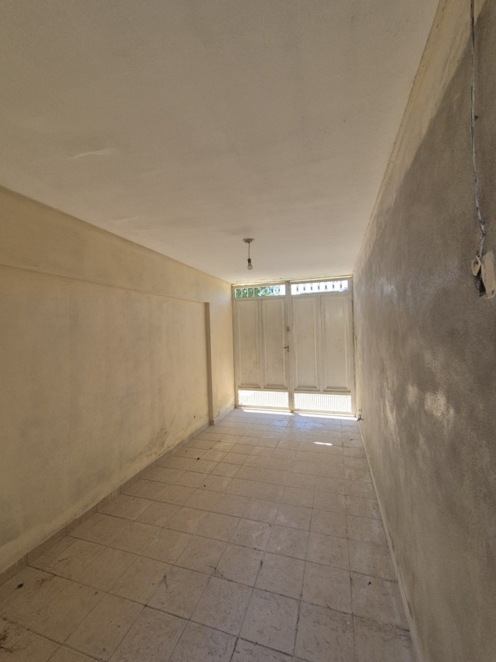 CASA DE TRES DORMITORIOS CON DEPOSITO EN BARRIO VIAMONTE PASAJE MONSERRAT AL 3100