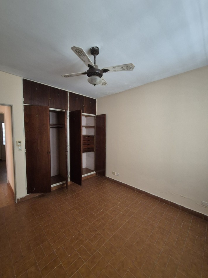 CASA DE TRES DORMITORIOS CON DEPOSITO EN BARRIO VIAMONTE PASAJE MONSERRAT AL 3100