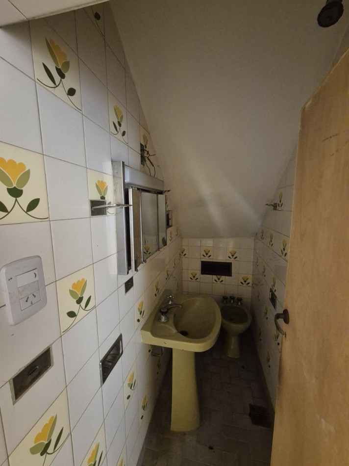 CASA DE TRES DORMITORIOS CON DEPOSITO EN BARRIO VIAMONTE PASAJE MONSERRAT AL 3100