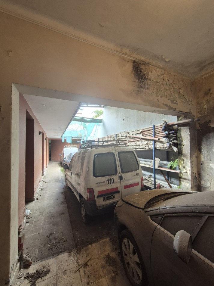 CASA PARA VIVIENDA O COMERCIAL A REMODELAR EN GENERAL PAZ 1400 ENTRE AVENIDA ALEM Y MIGUEL LILLO APTA CREDITO
