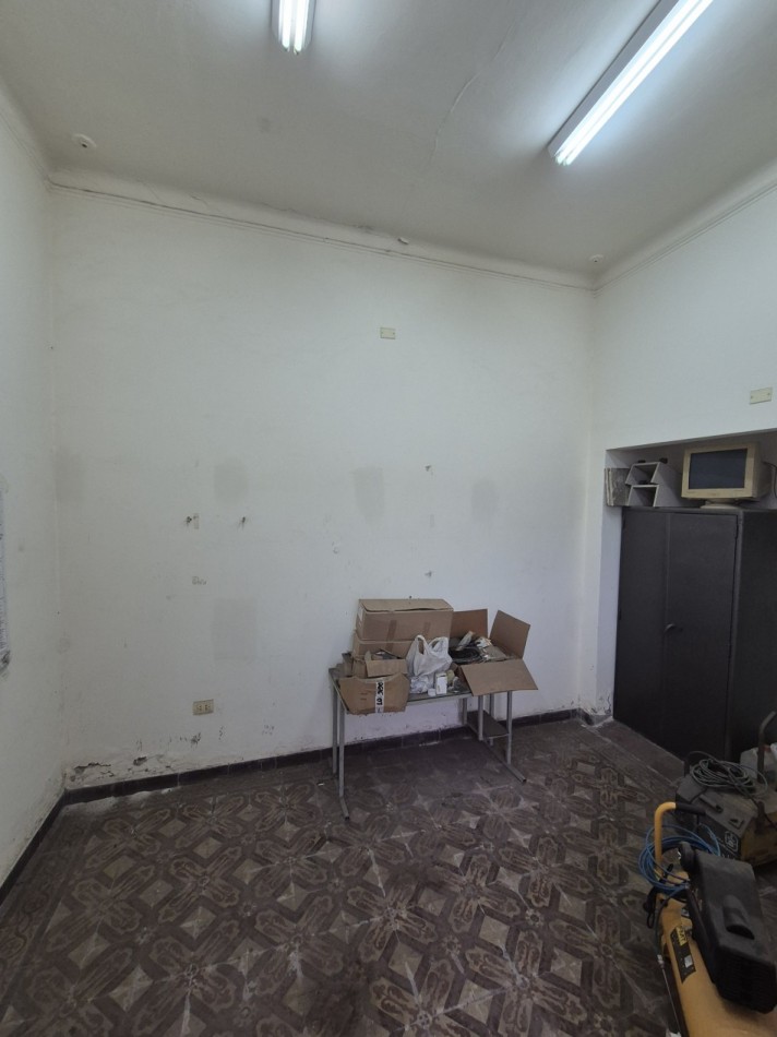CASA PARA VIVIENDA O COMERCIAL A REMODELAR EN GENERAL PAZ 1400 ENTRE AVENIDA ALEM Y MIGUEL LILLO APTA CREDITO