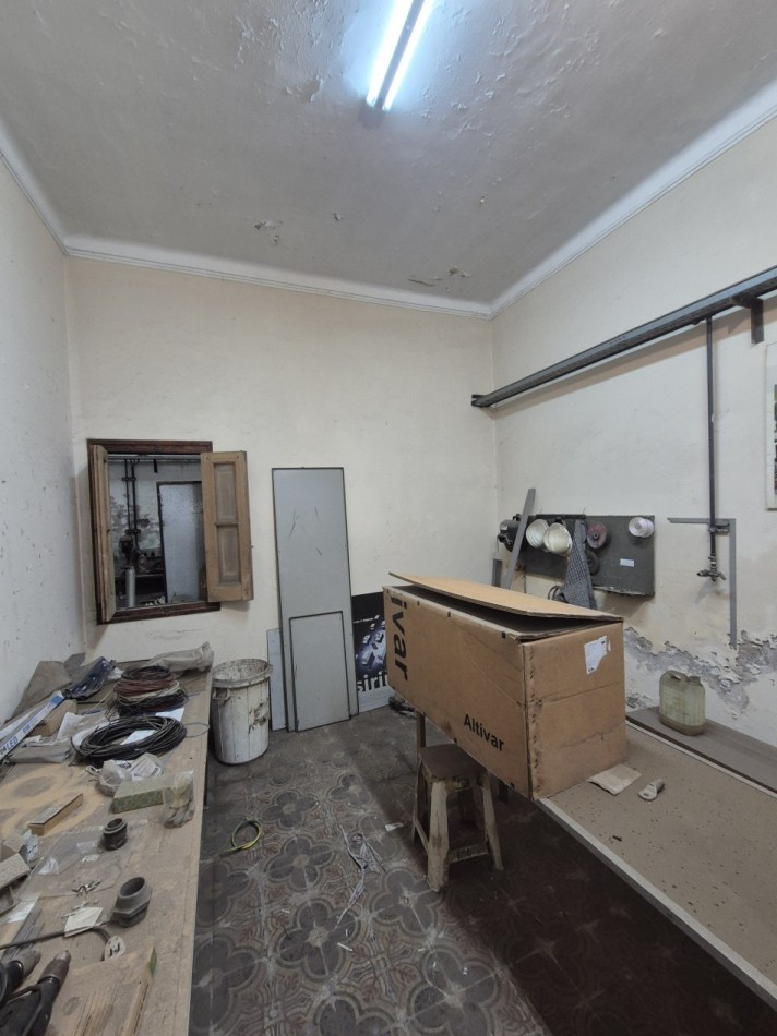 CASA PARA VIVIENDA O COMERCIAL A REMODELAR EN GENERAL PAZ 1400 ENTRE AVENIDA ALEM Y MIGUEL LILLO APTA CREDITO