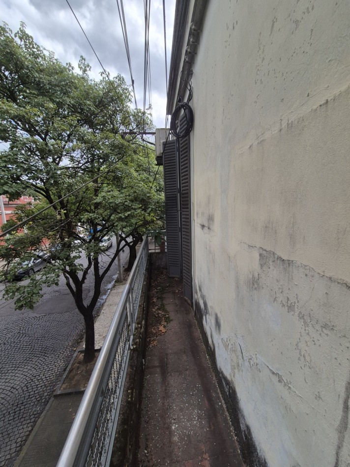 CASA PARA VIVIENDA O COMERCIAL A REMODELAR EN GENERAL PAZ 1400 ENTRE AVENIDA ALEM Y MIGUEL LILLO APTA CREDITO