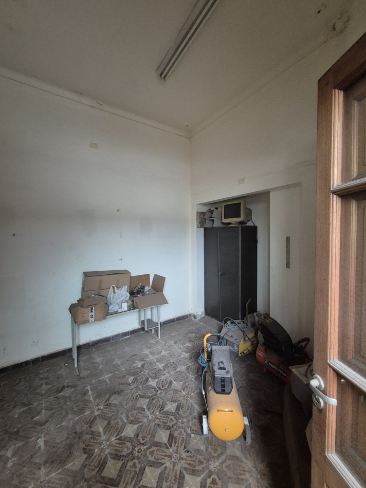 CASA PARA VIVIENDA O COMERCIAL A REMODELAR EN GENERAL PAZ 1400 ENTRE AVENIDA ALEM Y MIGUEL LILLO APTA CREDITO