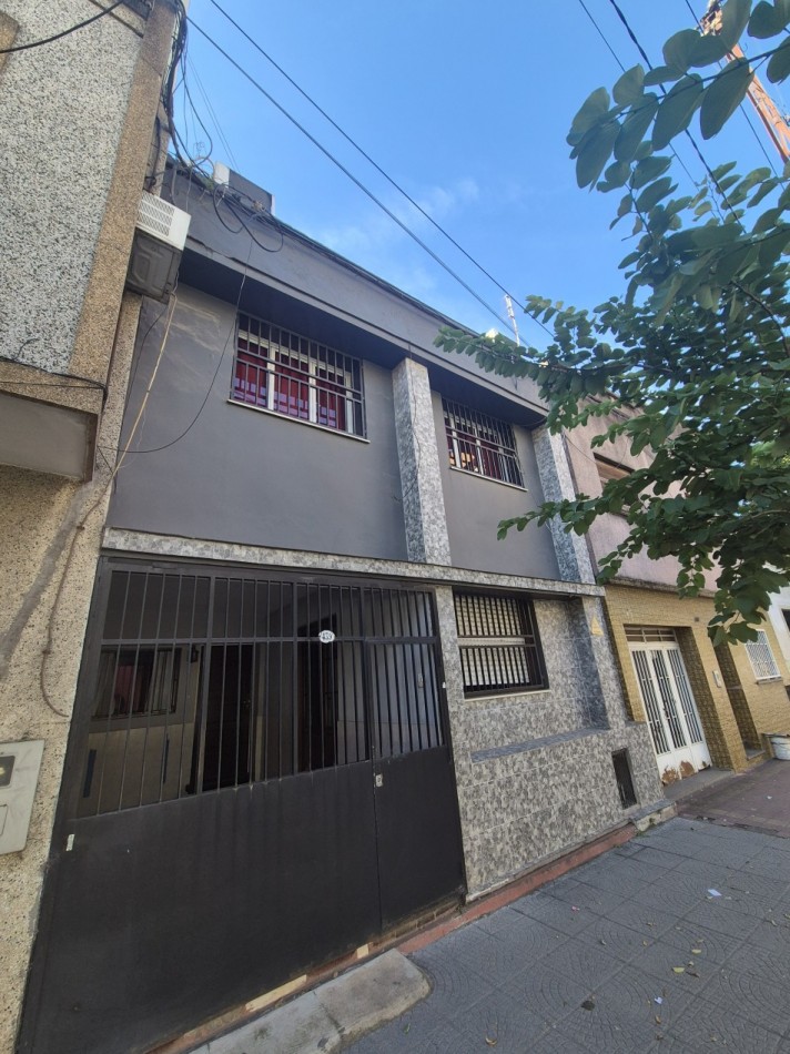 DUPLEX DE TRES DORMITORIOS EN BARRIO SUR RONDEAU AL 400 CON COCHERA