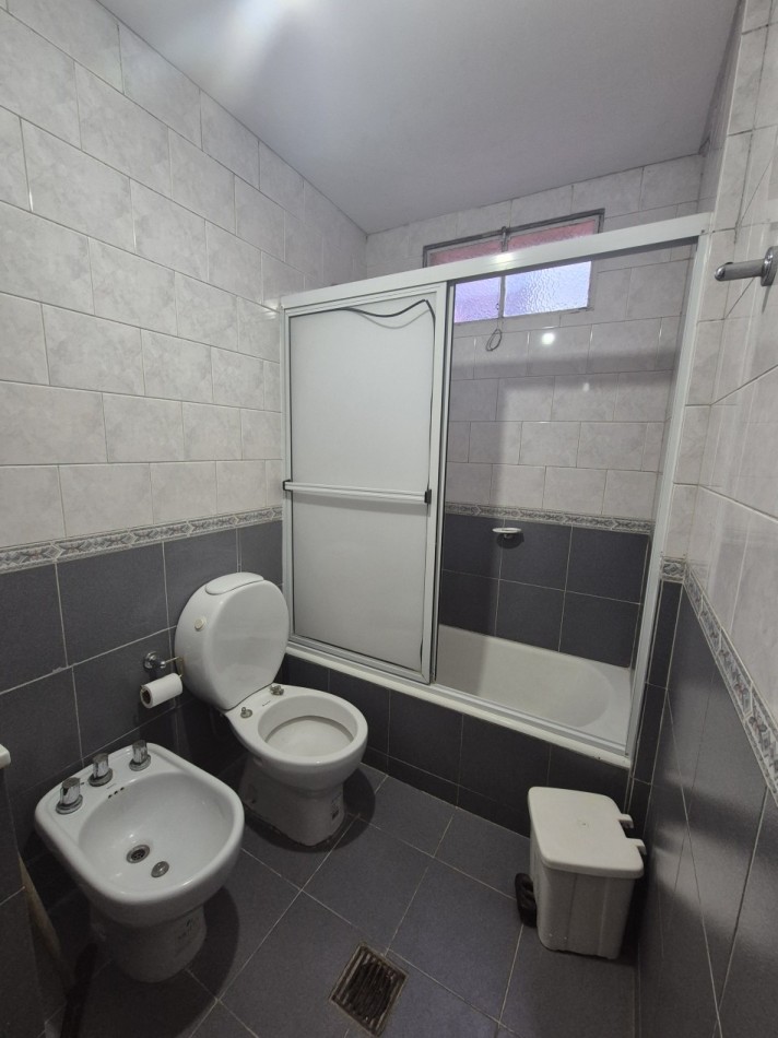 DUPLEX DE TRES DORMITORIOS EN BARRIO SUR RONDEAU AL 400 CON COCHERA