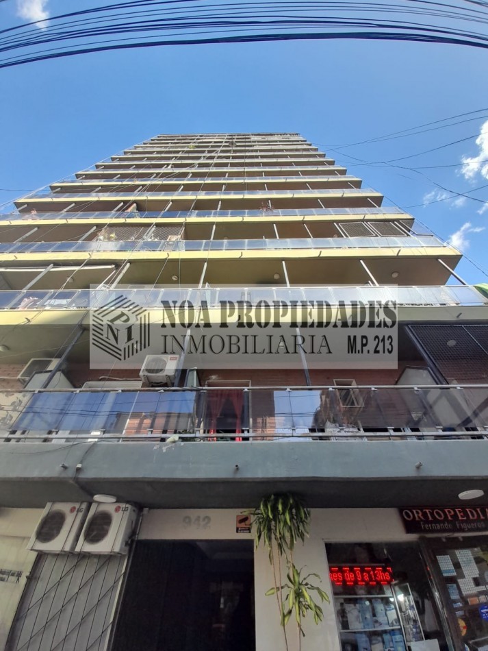 COCHERA APTA CAMIONETA PORTON AUTOMATIZADO EN CALLE CORRIENTES 900