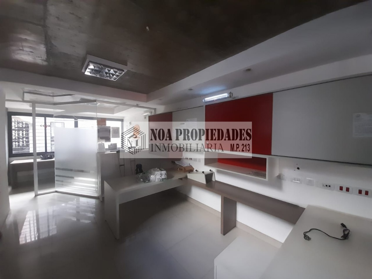 DEPOSITO CON OFICINAS PREMIUM EN LAVALLE 2561 CON RACKS Y ENTRADA PARA CAMION 