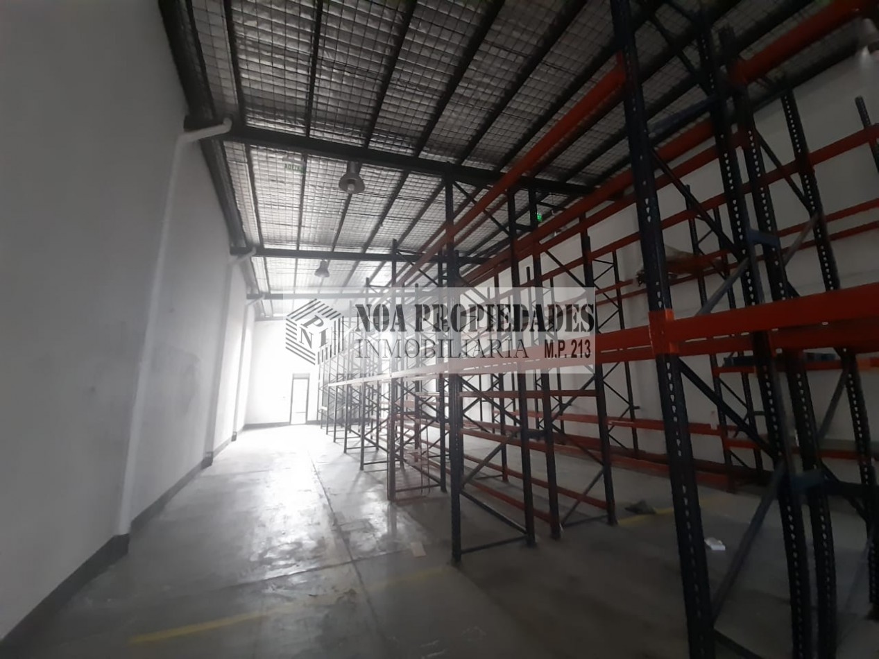 DEPOSITO CON OFICINAS PREMIUM EN LAVALLE 2561 CON RACKS Y ENTRADA PARA CAMION 