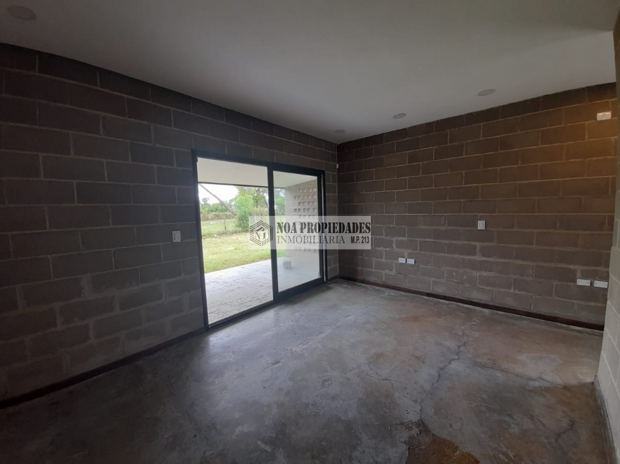 CASA EN UNA PLANTA DE UN DORMITORIO TIPO LOFT CON GALERIA Y ASADOR EN LOTEO PUNTO CARMELA EN VILLA CARMELA