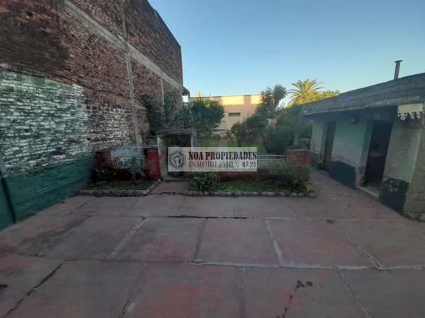 CASA EN 25 DE MAYO al 2100 DE 4 DORMITORIOS VIVIENDA O COMERCIAL