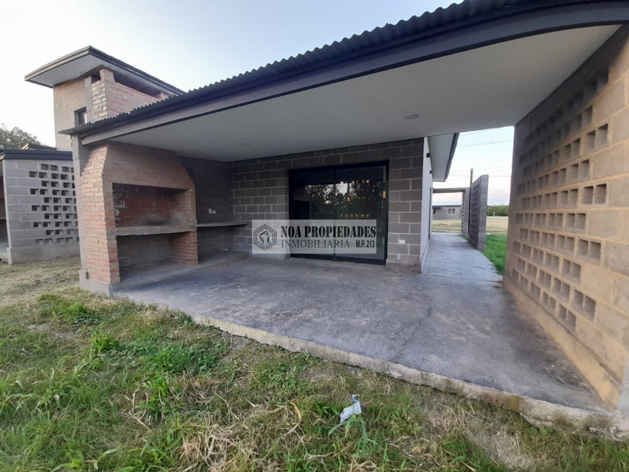 CASA EN UNA PLANTA DE UN DORMITORIO TIPO LOFT CON GALERIA Y ASADOR EN LOTEO PUNTO CARMELA EN VILLA CARMELA