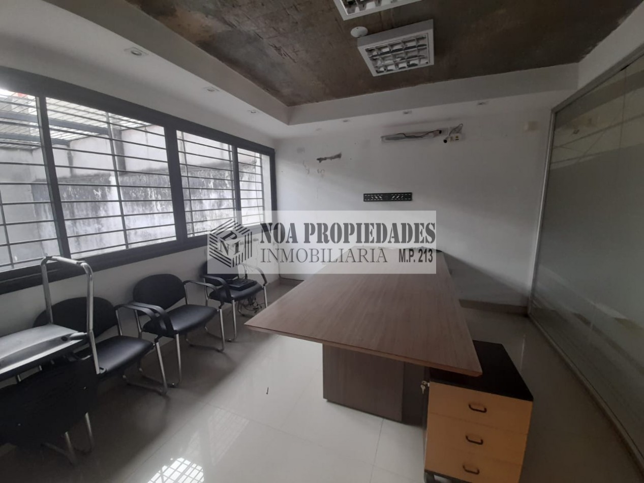 DEPOSITO CON OFICINAS PREMIUM EN LAVALLE 2561 CON RACKS Y ENTRADA PARA CAMION 