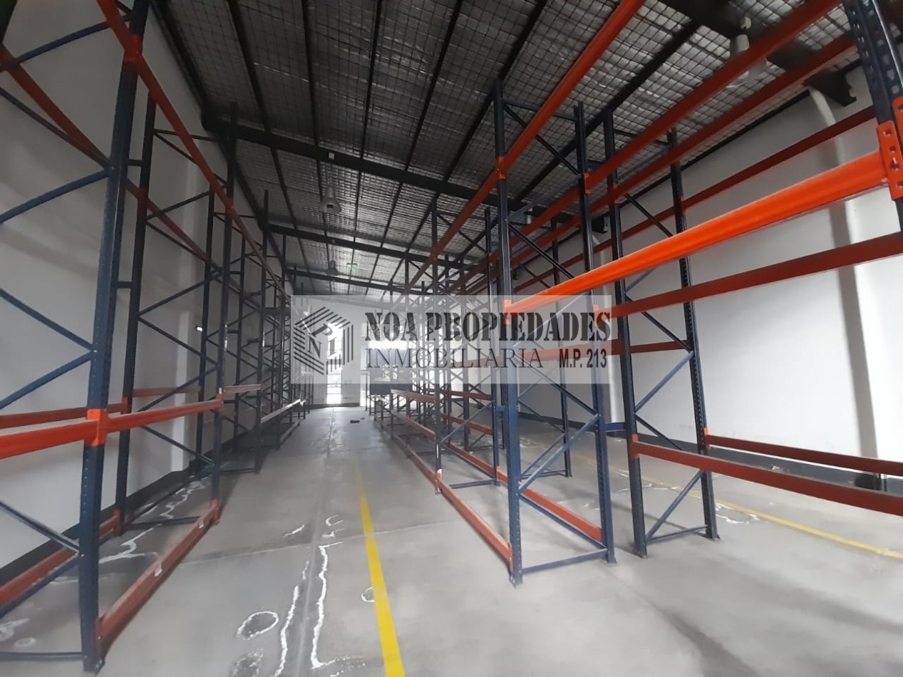 DEPOSITO CON OFICINAS PREMIUM EN LAVALLE 2561 CON RACKS Y ENTRADA PARA CAMION 