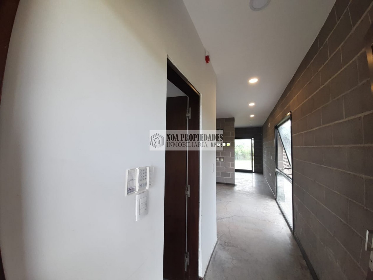 CASA EN UNA PLANTA DE UN DORMITORIO TIPO LOFT CON GALERIA Y ASADOR EN LOTEO PUNTO CARMELA EN VILLA CARMELA