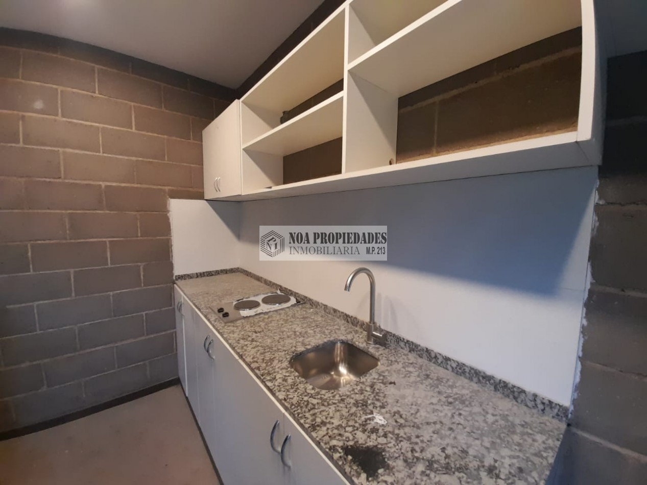 CASA EN UNA PLANTA DE UN DORMITORIO TIPO LOFT CON GALERIA Y ASADOR EN LOTEO PUNTO CARMELA EN VILLA CARMELA