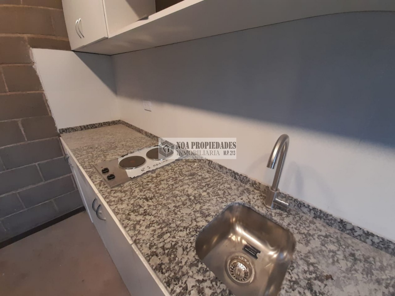 CASA EN UNA PLANTA DE UN DORMITORIO TIPO LOFT CON GALERIA Y ASADOR EN LOTEO PUNTO CARMELA EN VILLA CARMELA