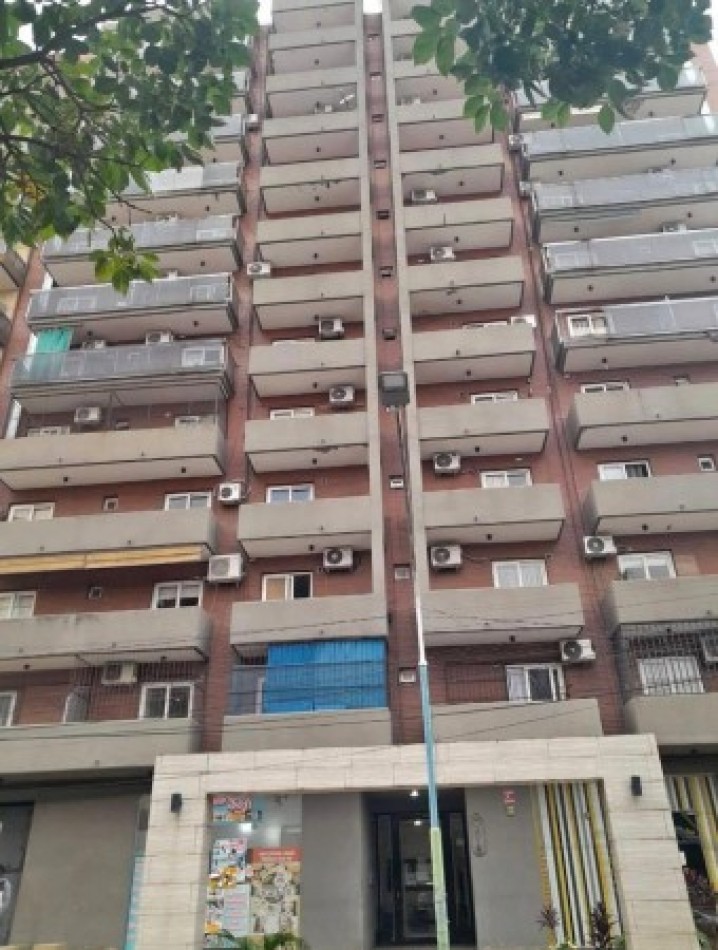Departamento Monoambiente amplio con balcon en Las Heras 516