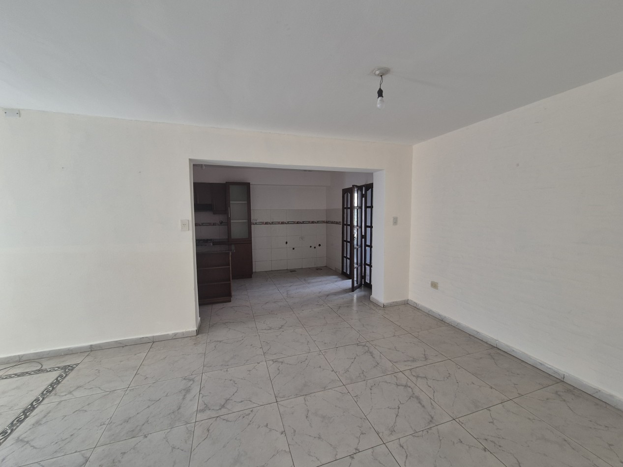 Casa de 4 dormitorios zona Parque Guillermina en Pasaje Gianelli 3.900