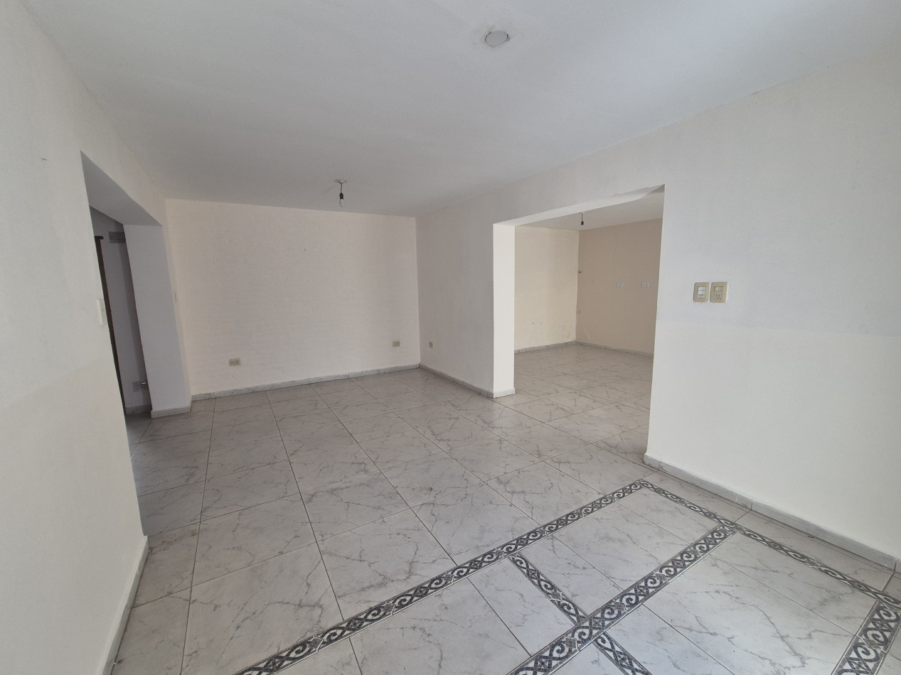 Casa de 4 dormitorios zona Parque Guillermina en Pasaje Gianelli 3.900