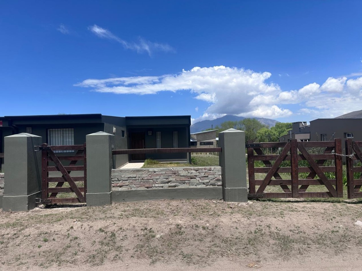 HERMOSA CASA EN VENTA EN LA VILLA EN TAFI DEL VALLE 