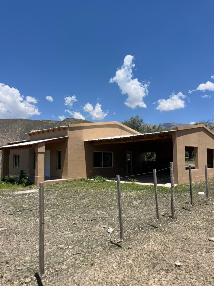 CASA AMOBLADA DE CUATRO DORMITORIOS EN VILLA CHENAUT TAFI DEL VALLE ALQUILER PERMANENTE