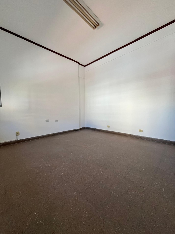 OFICINA EN SAN MARTIN AL 500 OPORTUNIDAD 