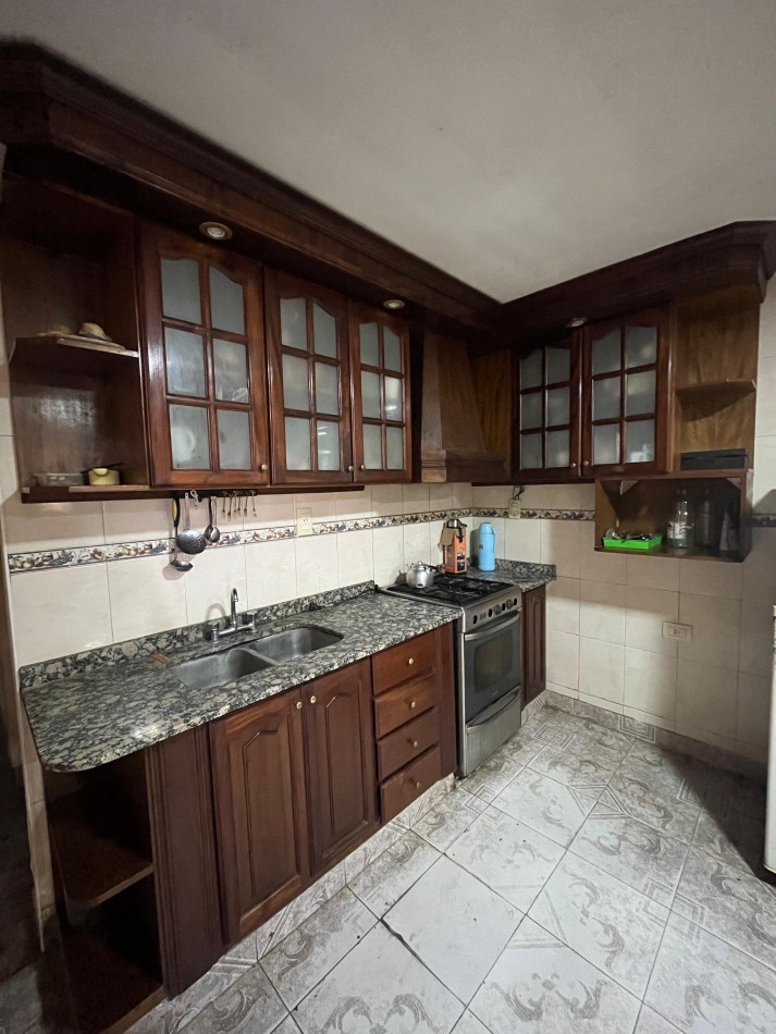 CASA 3 DORMITORIOS EN VILLA MARIANO MORENO CALLE 6 Y 29