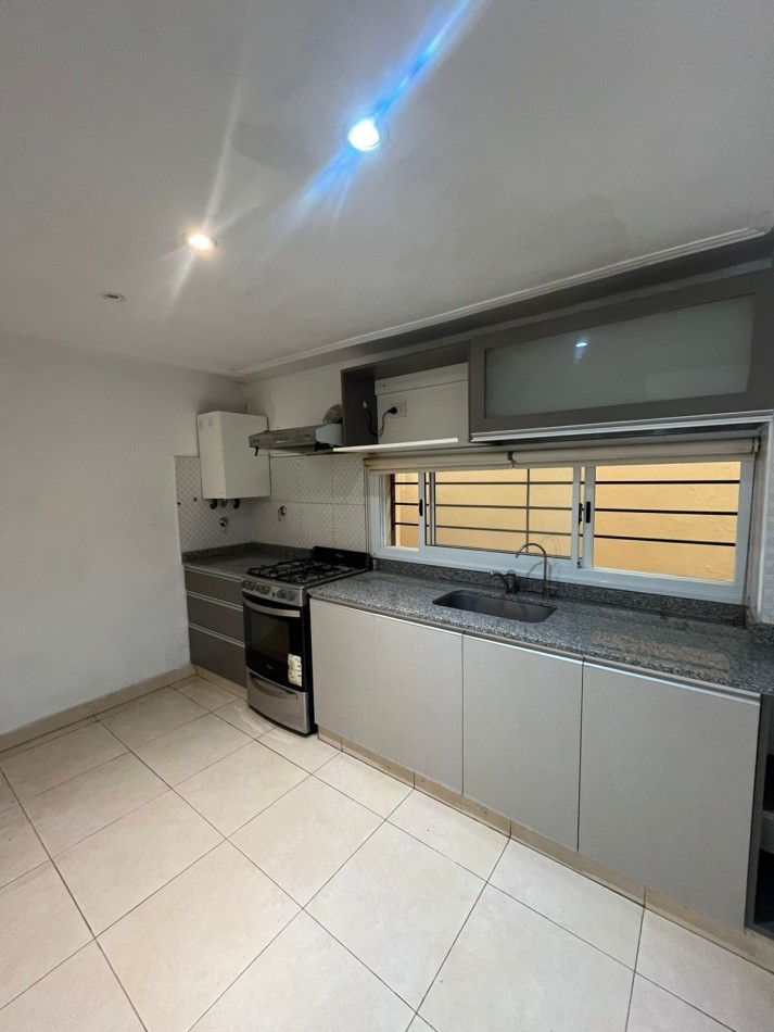 DUPLEX DE TRES DORMITORIOS CON DOS COCHERAS EN COMPLEJO CERRADO SIN EXPENSAS EN YERBA BUENA APTO CREDITO