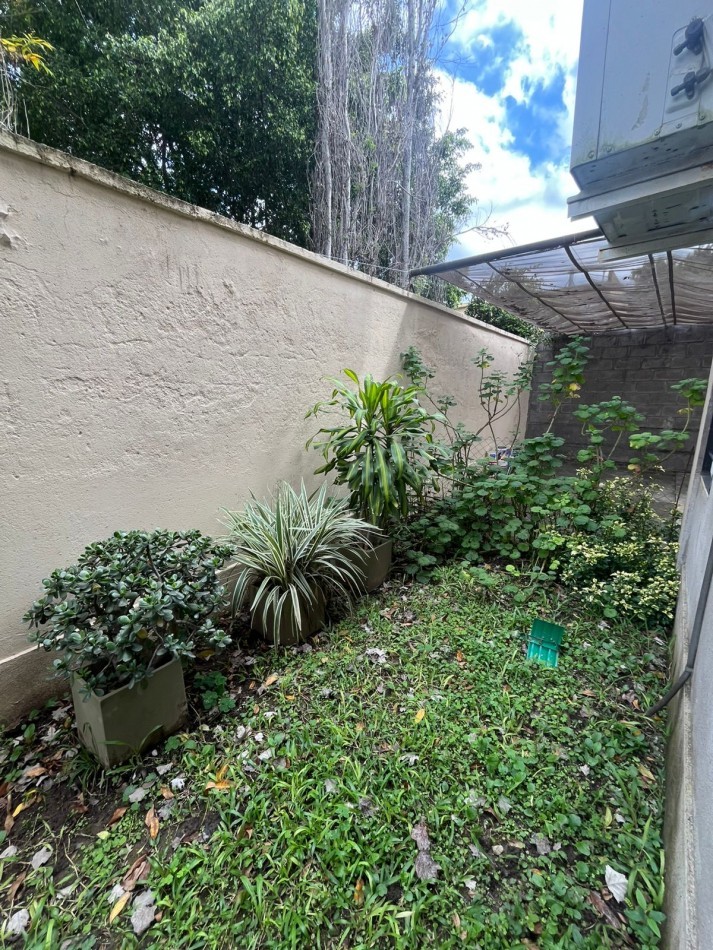 DUPLEX DE TRES DORMITORIOS CON DOS COCHERAS EN COMPLEJO CERRADO SIN EXPENSAS EN YERBA BUENA APTO CREDITO
