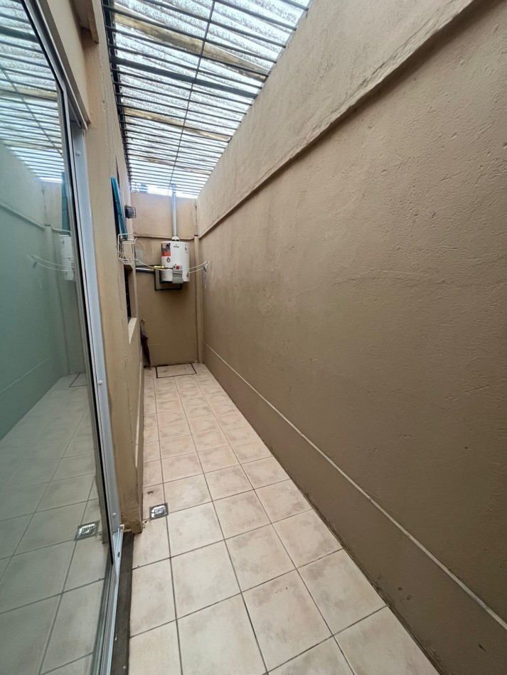 DUPLEX DE TRES DORMITORIOS CON DOS COCHERAS EN COMPLEJO CERRADO SIN EXPENSAS EN YERBA BUENA APTO CREDITO