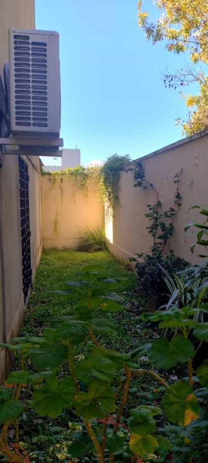 DUPLEX DE TRES DORMITORIOS CON DOS COCHERAS EN COMPLEJO CERRADO SIN EXPENSAS EN YERBA BUENA APTO CREDITO