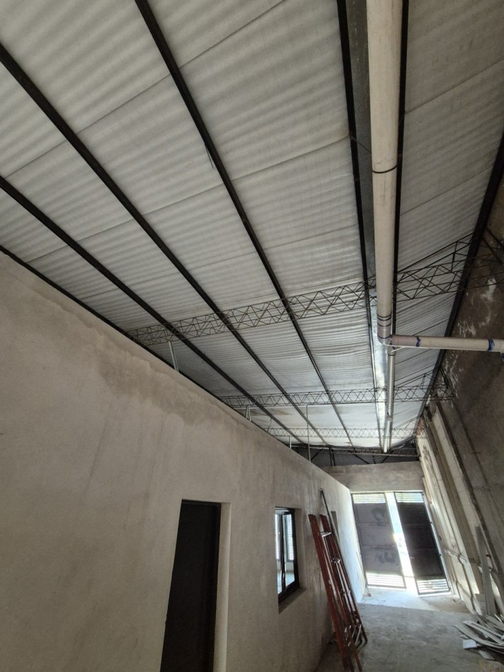 DEPOSITO A ESTRENAR CON OFICINAS EN AVENIDA SARMIENTO AL 1200