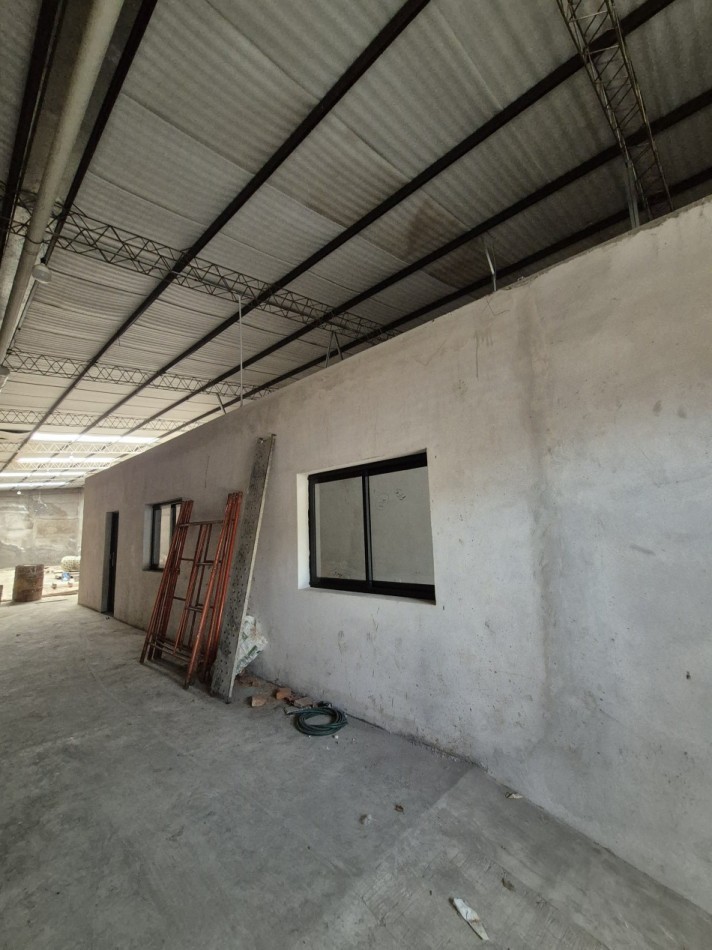 DEPOSITO A ESTRENAR CON OFICINAS EN AVENIDA SARMIENTO AL 1200