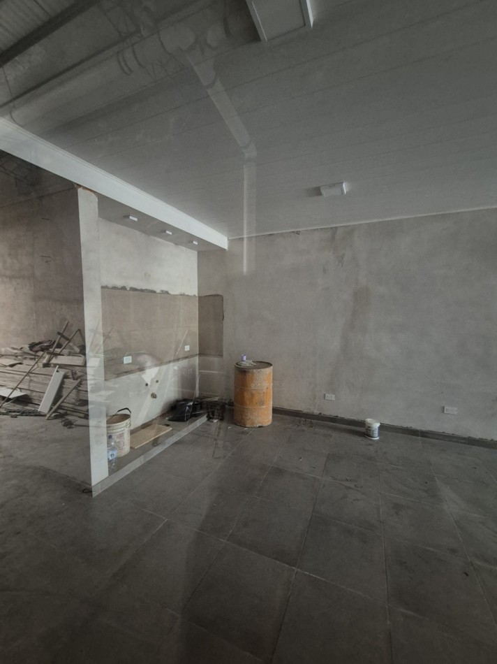 DEPOSITO A ESTRENAR CON OFICINAS EN AVENIDA SARMIENTO AL 1200