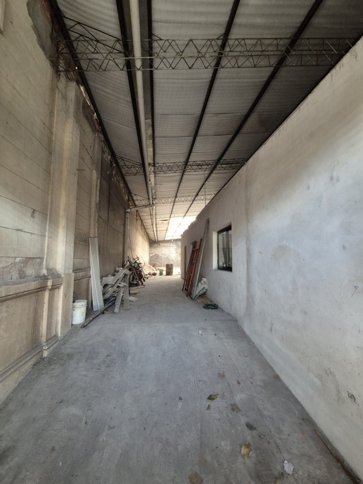 DEPOSITO A ESTRENAR CON OFICINAS EN AVENIDA SARMIENTO AL 1200