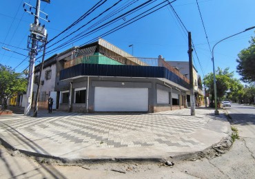 HERMOSO LOCAL ESQUINA EN RIVADAVIA Y PERU DE 200 M2 