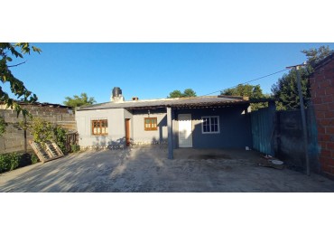 CASA EN VENTA EN AGUILARES BARRIO FOTIA TRES DORMITORIOS 